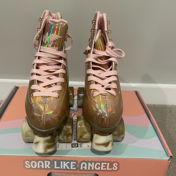 Angel Skates - Picture 4 of 9